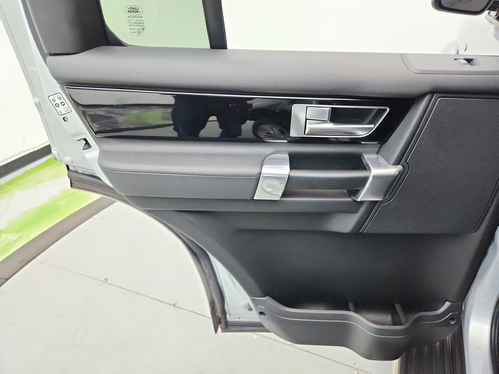 2016 Land Rover LR4 - $8,395