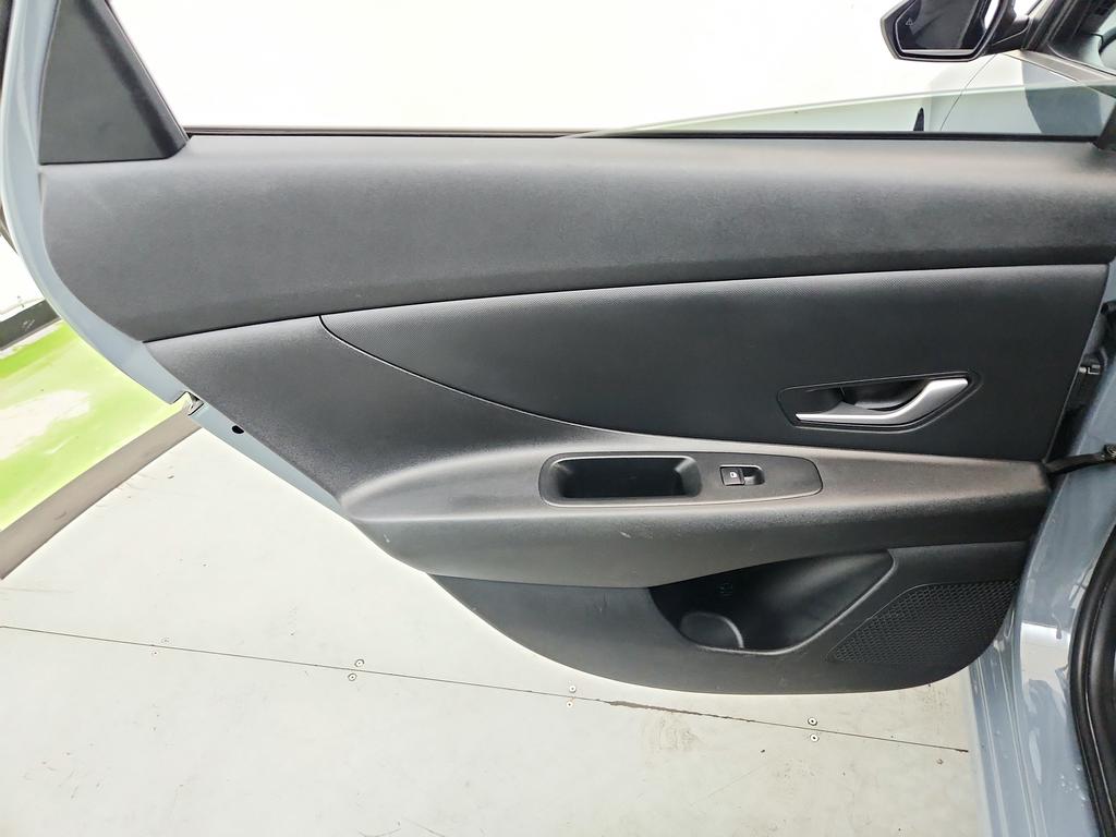 2022 Hyundai Elantra - $11,625