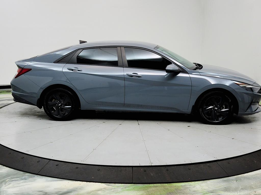 2022 Hyundai Elantra - $11,625
