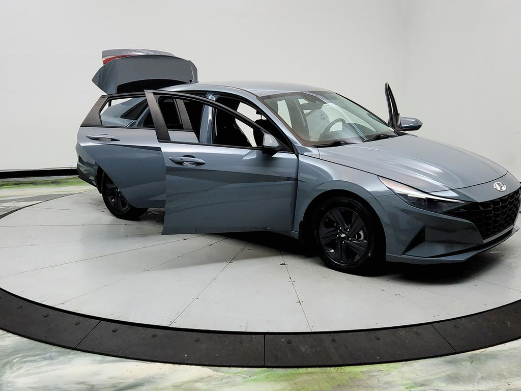2022 Hyundai Elantra - $11,625