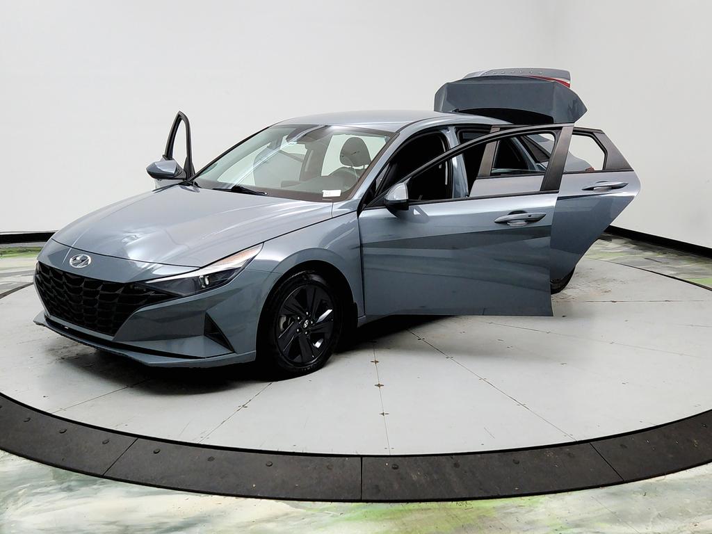 2022 Hyundai Elantra - $11,625