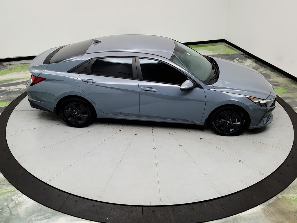 2022 Hyundai Elantra - $11,625