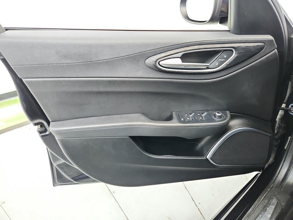 2023 Alfa Romeo Giulia - $17,950