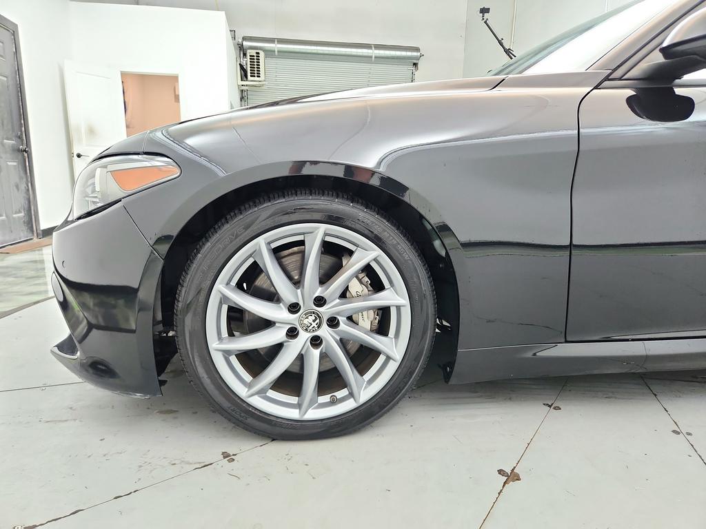 2023 Alfa Romeo Giulia - $17,950