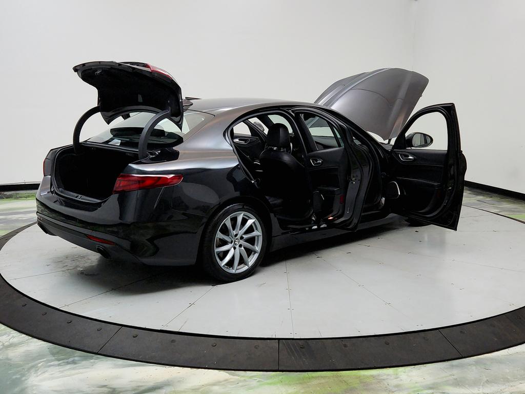 2023 Alfa Romeo Giulia - $17,950