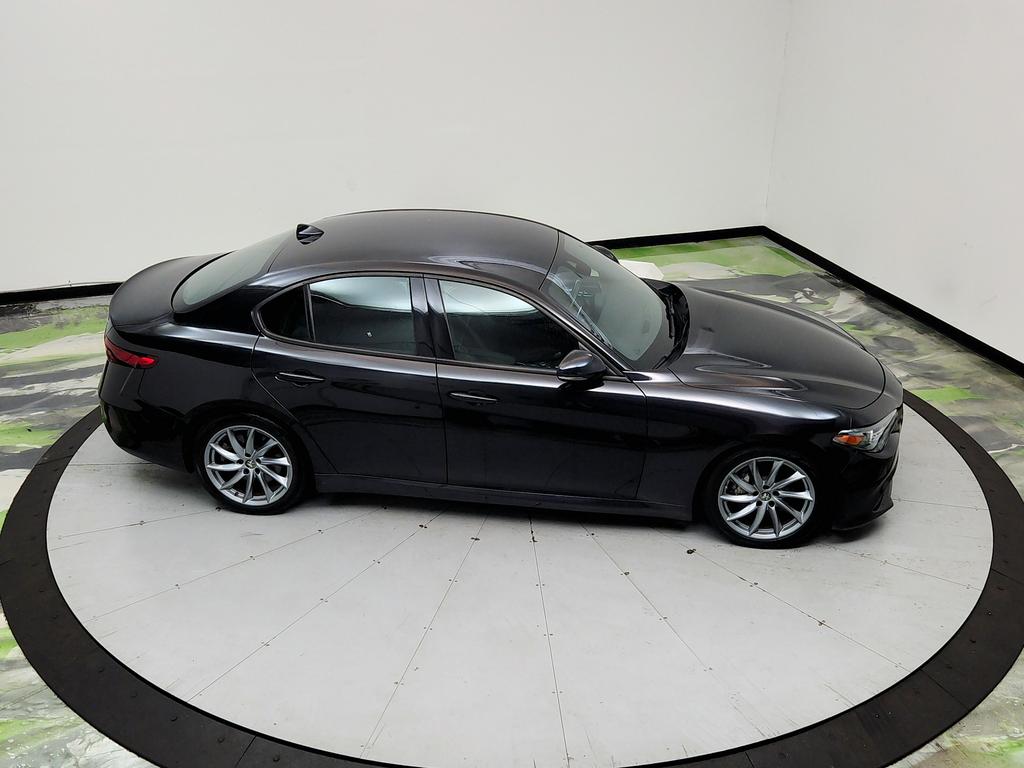 2023 Alfa Romeo Giulia - $17,950