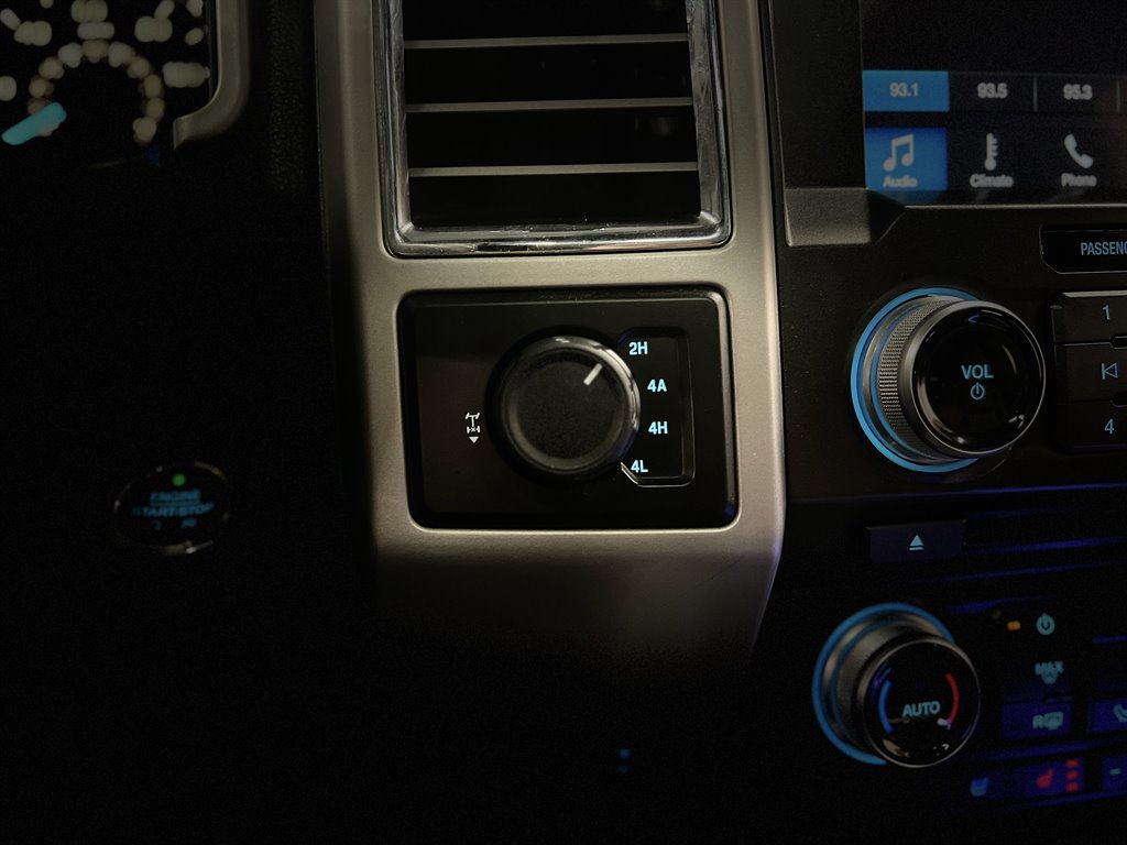2015 Ford F150 Lariat photo