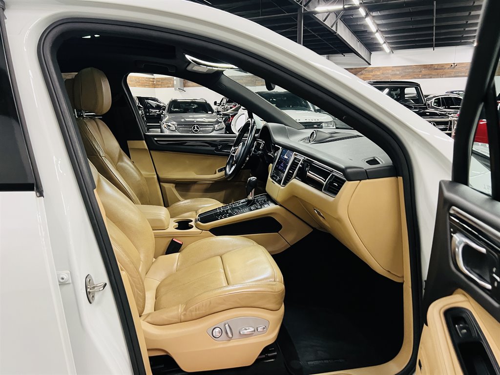 2018 PORSCHE Macan SUV / Crossover - $25,850