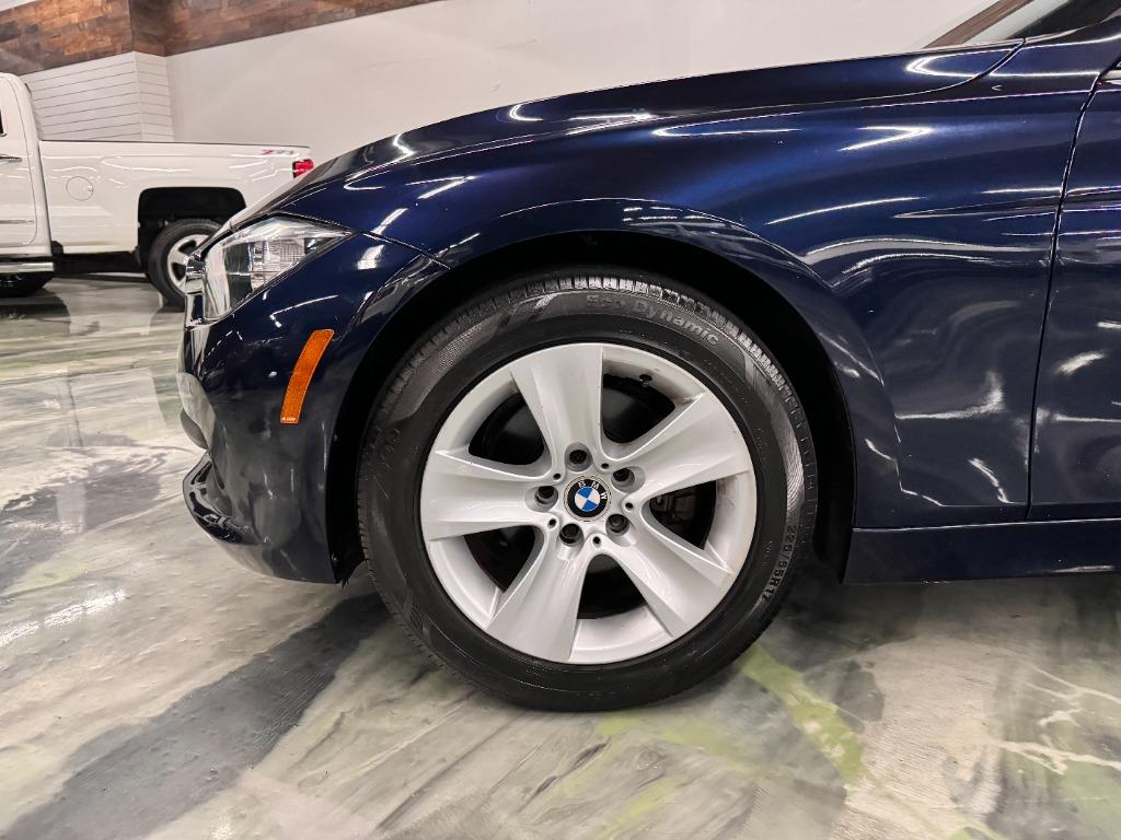 2017 BMW 3-Series 320i photo