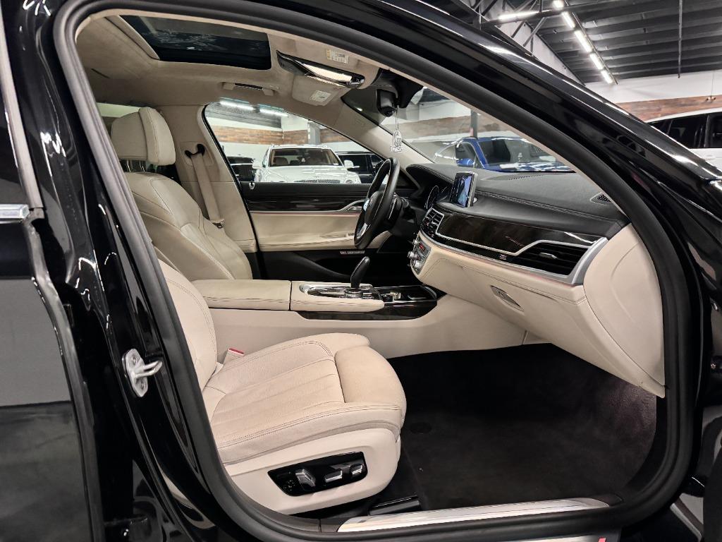 2018 BMW 7-Series 750xi photo