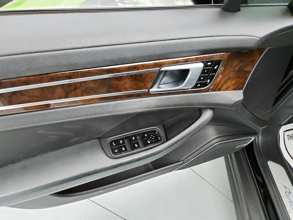 2018 Porsche Panamera 4 E-Hybrid photo