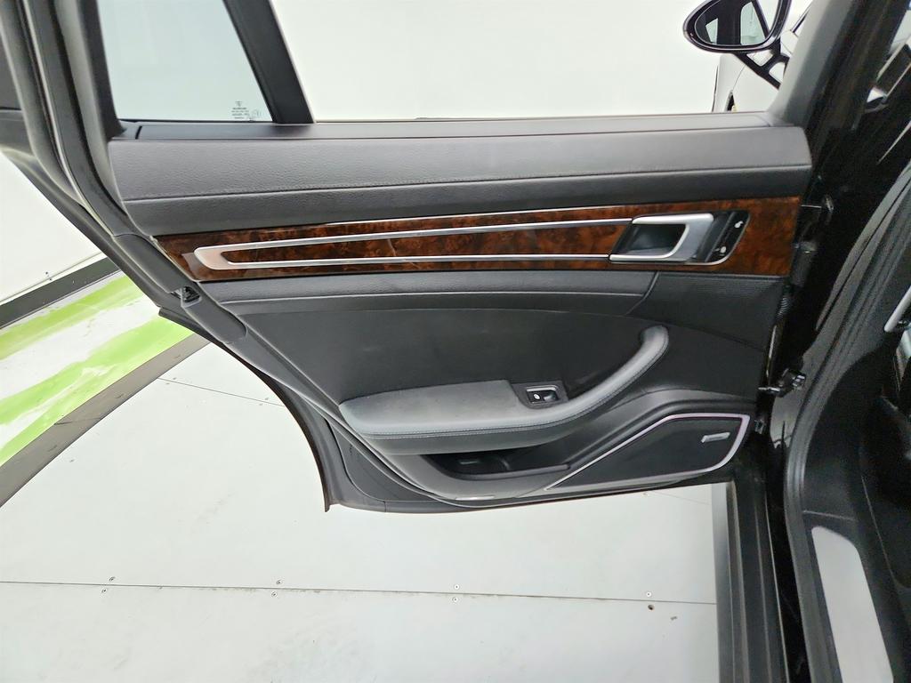 2018 Porsche Panamera 4 E-Hybrid photo