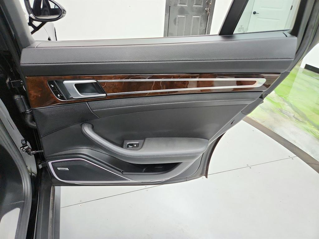 2018 Porsche Panamera 4 E-Hybrid photo