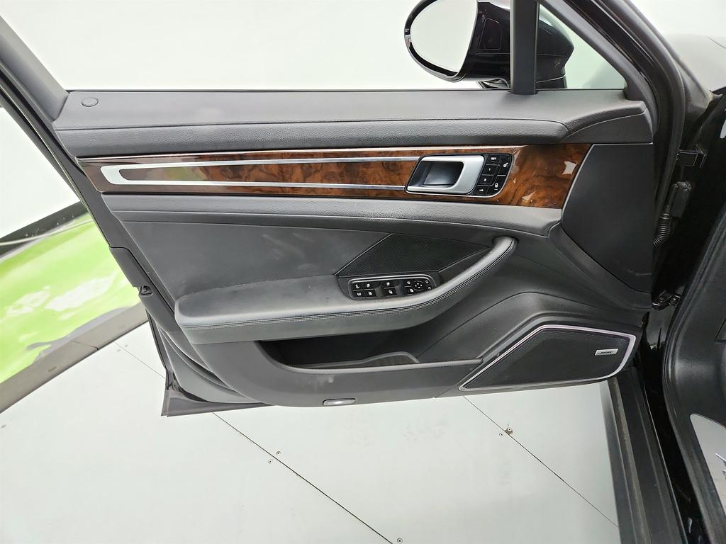 2018 Porsche Panamera 4 E-Hybrid photo