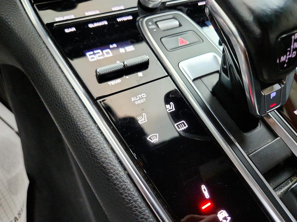 2018 Porsche Panamera 4 E-Hybrid photo
