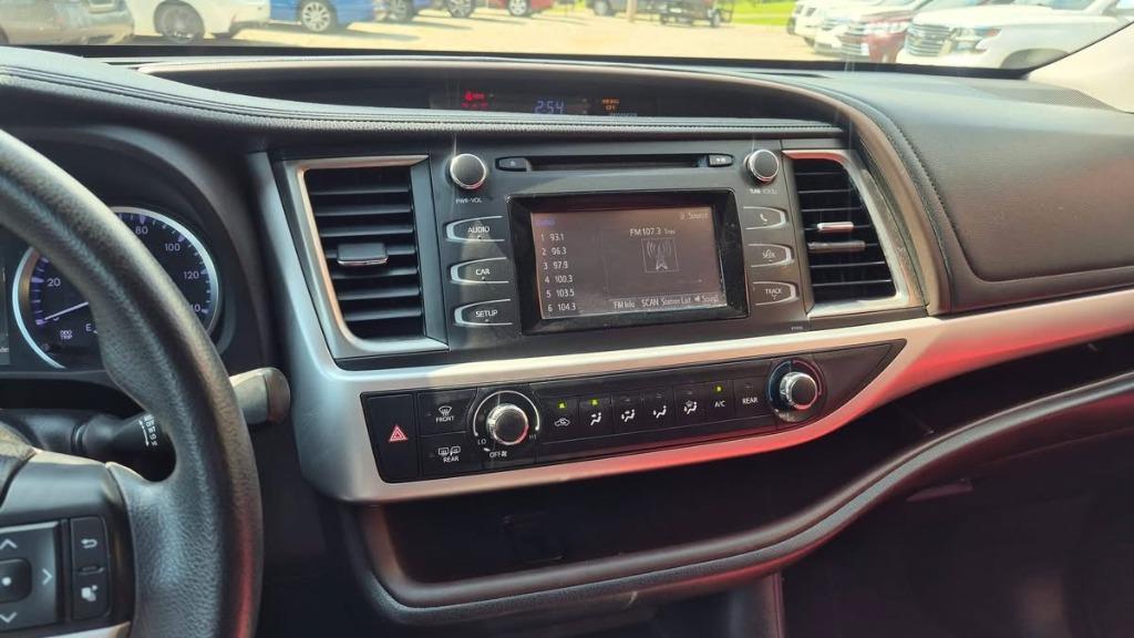 2018 Toyota Highlander - $23,495