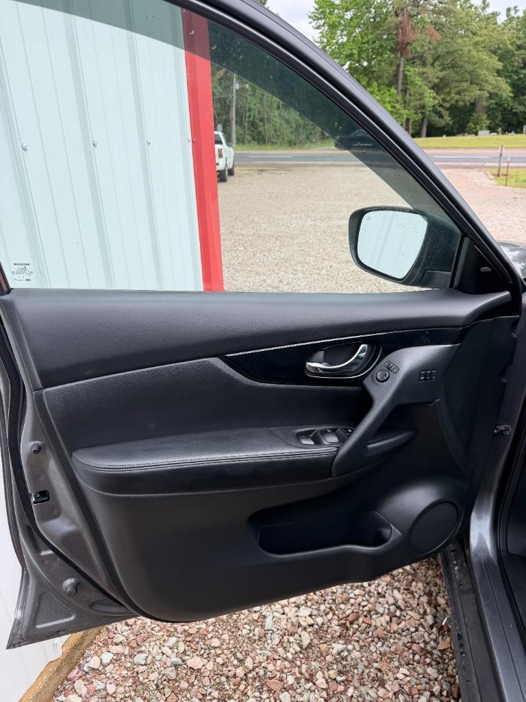 2020 Nissan Rogue - $18,995