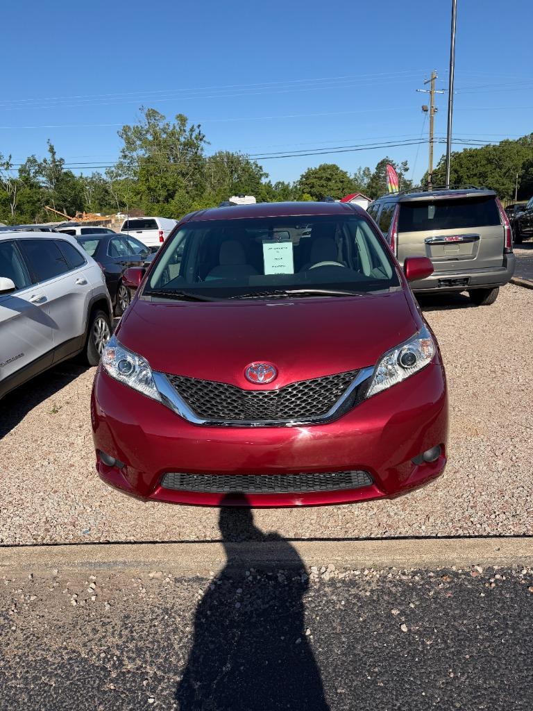 2011 Toyota Sienna - $12,995