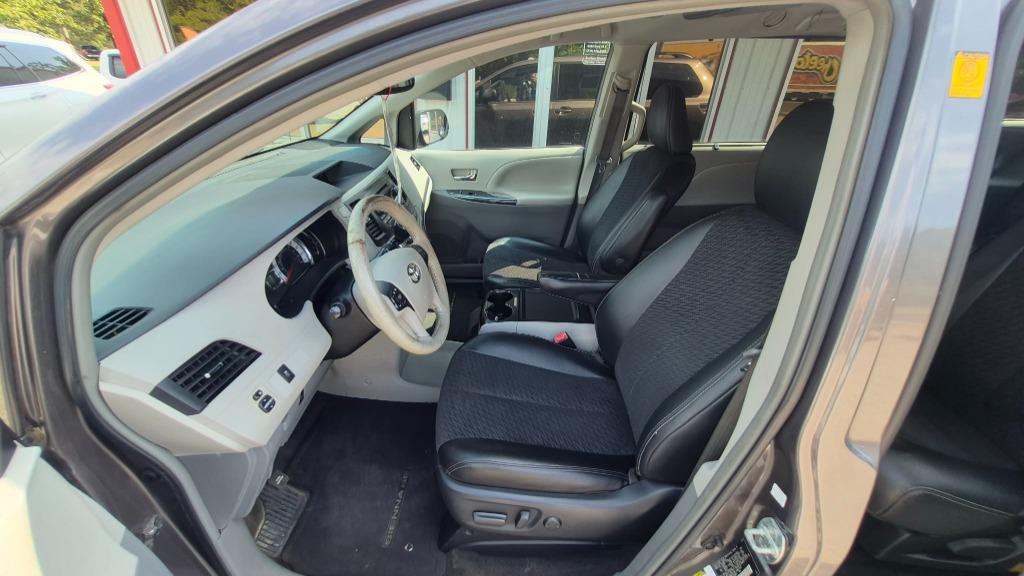 2012 Toyota Sienna - $10,995