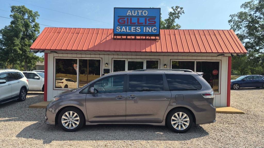 2012 Toyota Sienna - $10,995