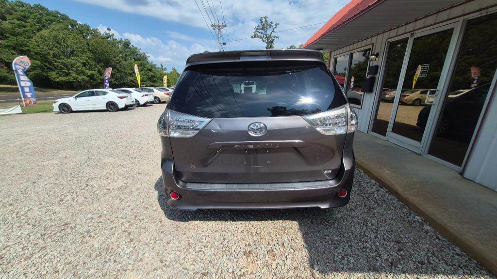 2012 Toyota Sienna - $10,995