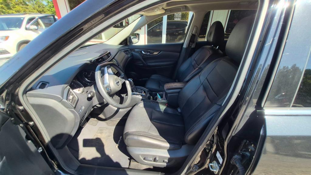 2020 Nissan Rogue - $17,995