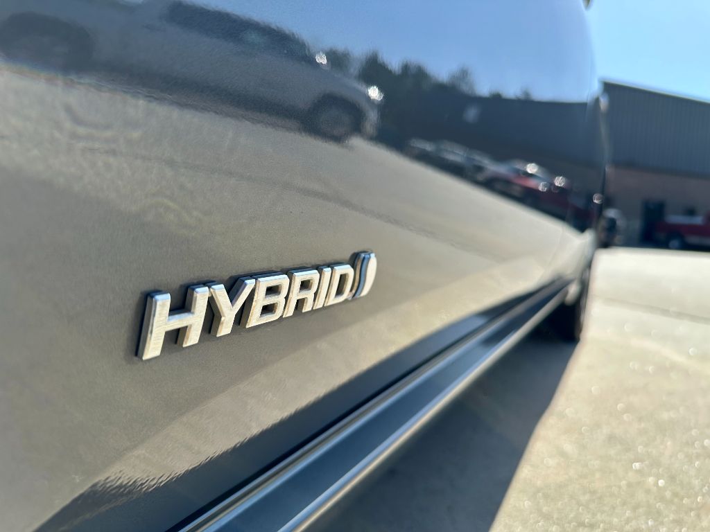 2018 Toyota Avalon Hybrid XLE Plus photo