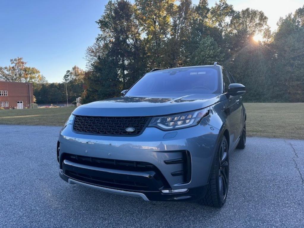 The 2018 Land Rover Discovery HSE Luxury photos