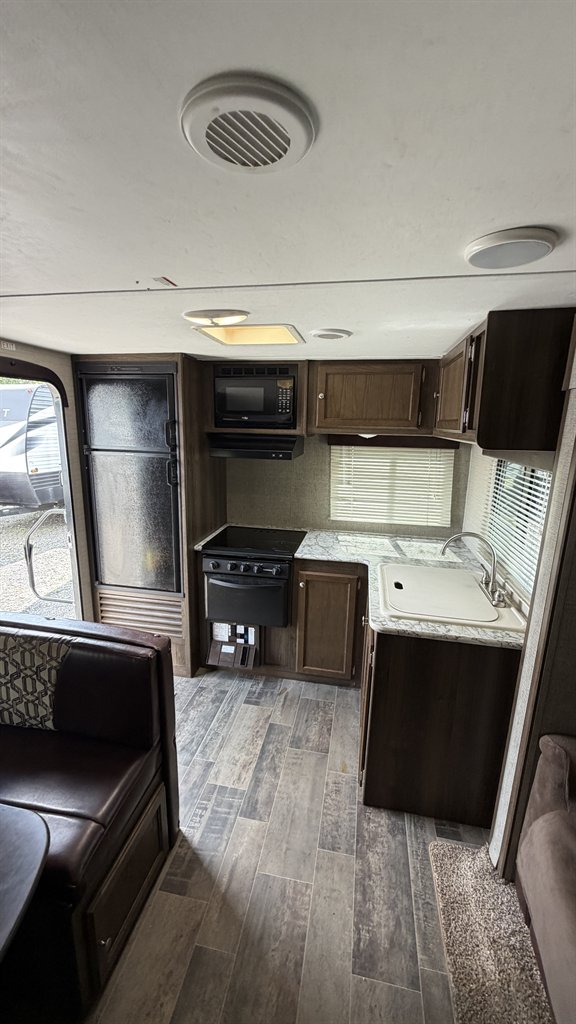 2017 Keystone Keystone - $16,500