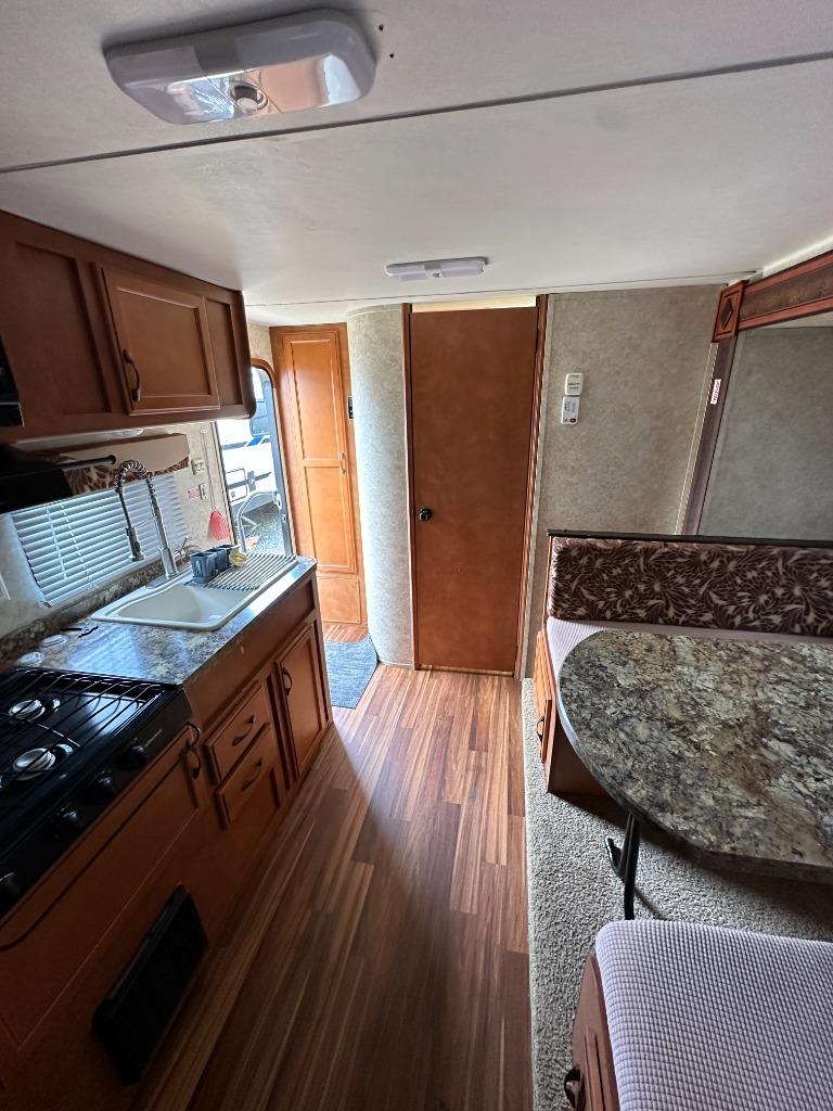 2014 Gulf Stream Coach, Inc. Ameri-Lite 19kd - $9,950