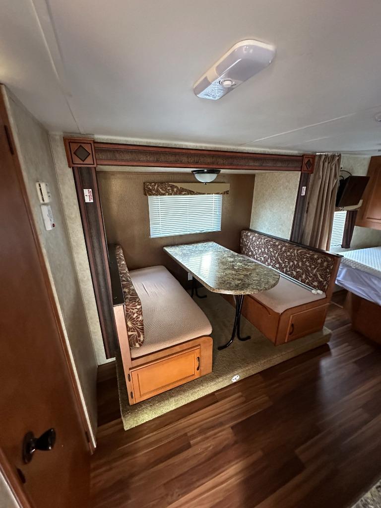 2014 Gulf Stream Coach, Inc. Ameri-Lite 19kd - $9,950
