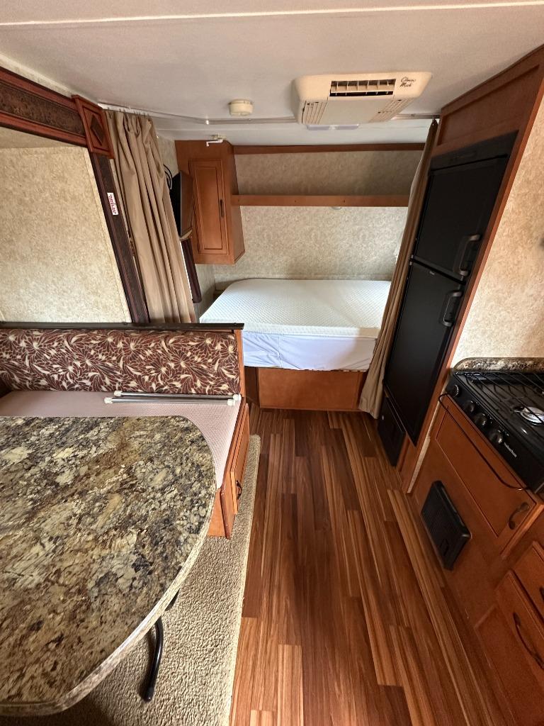 2014 Gulf Stream Coach, Inc. Ameri-Lite 19kd - $9,950