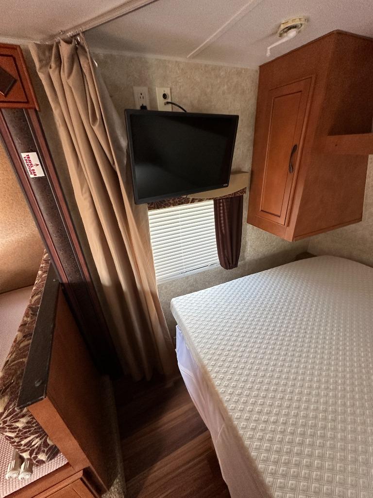 2014 Gulf Stream Coach, Inc. Ameri-Lite 19kd - $9,950