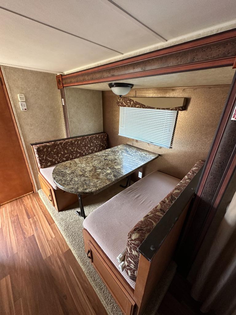 2014 Gulf Stream Coach, Inc. Ameri-Lite 19kd - $9,950