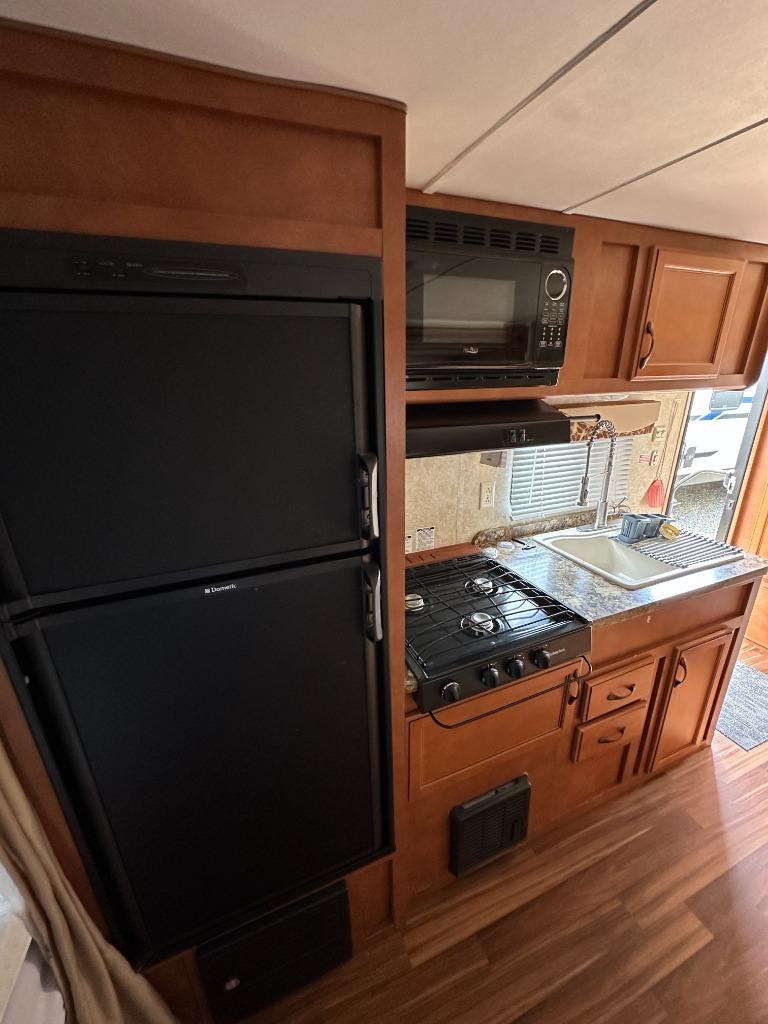 2014 Gulf Stream Coach, Inc. Ameri-Lite 19kd - $9,950