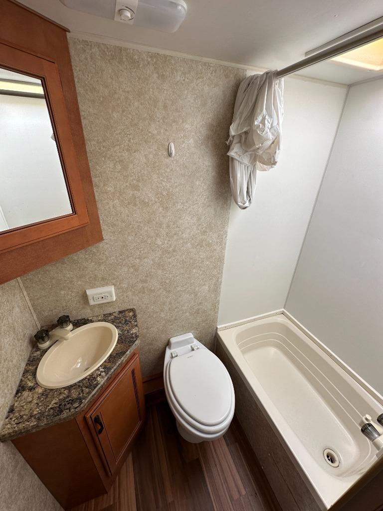 2014 Gulf Stream Coach, Inc. Ameri-Lite 19kd - $9,950