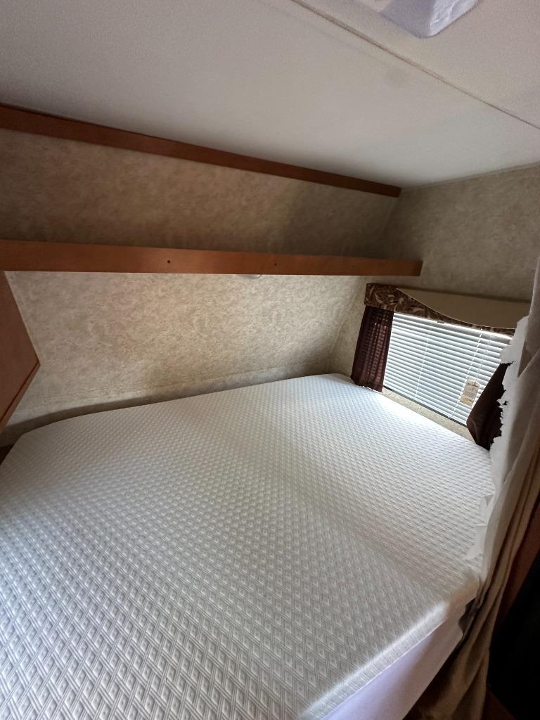 2014 Gulf Stream Coach, Inc. Ameri-Lite 19kd - $9,950