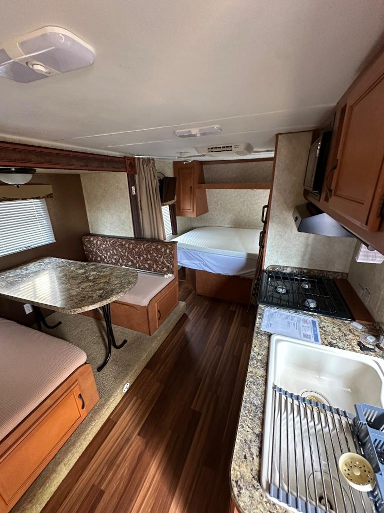 2014 Gulf Stream Coach, Inc. Ameri-Lite 19kd - $9,950