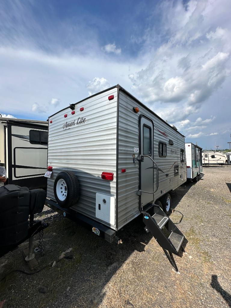 2014 Gulf Stream Coach, Inc. Ameri-Lite 19kd - $9,950