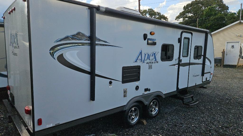 2015 Forest River Coachmen Apex - $12,995