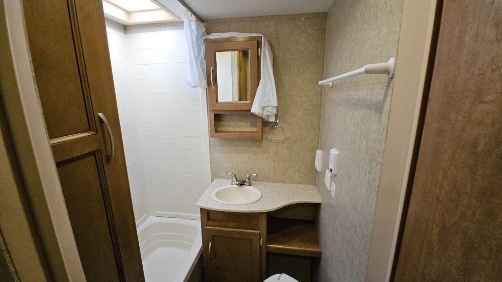2015 Forest River Coachmen Apex - $12,995