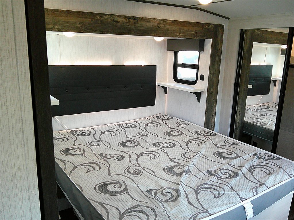 2022 Heartland Rv Bighorn, Bighorn Traveler, Big Country, & Landmark - $39,500