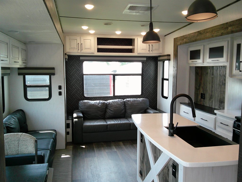 2022 Heartland Rv Bighorn, Bighorn Traveler, Big Country, & Landmark - $39,500