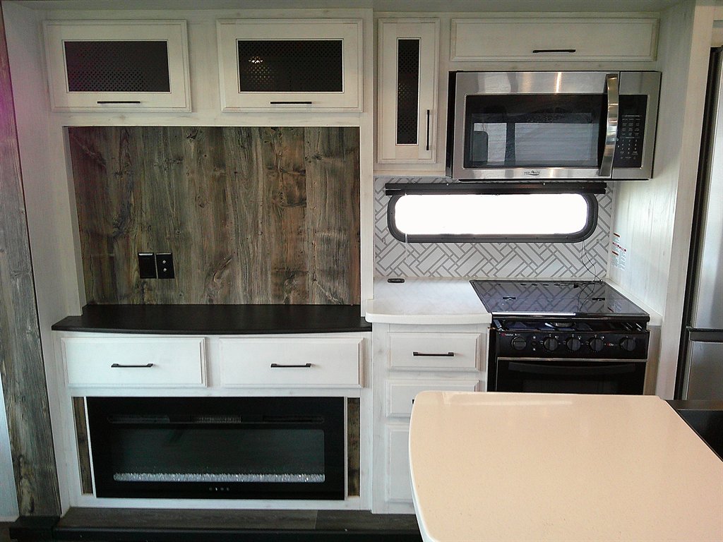 2022 Heartland Rv Bighorn, Bighorn Traveler, Big Country, & Landmark - $39,500