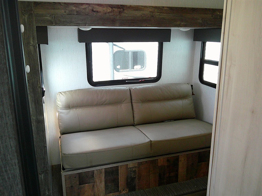 2022 Heartland Rv Bighorn, Bighorn Traveler, Big Country, & Landmark - $39,500