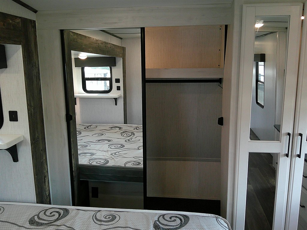 2022 Heartland Rv Bighorn, Bighorn Traveler, Big Country, & Landmark - $39,500