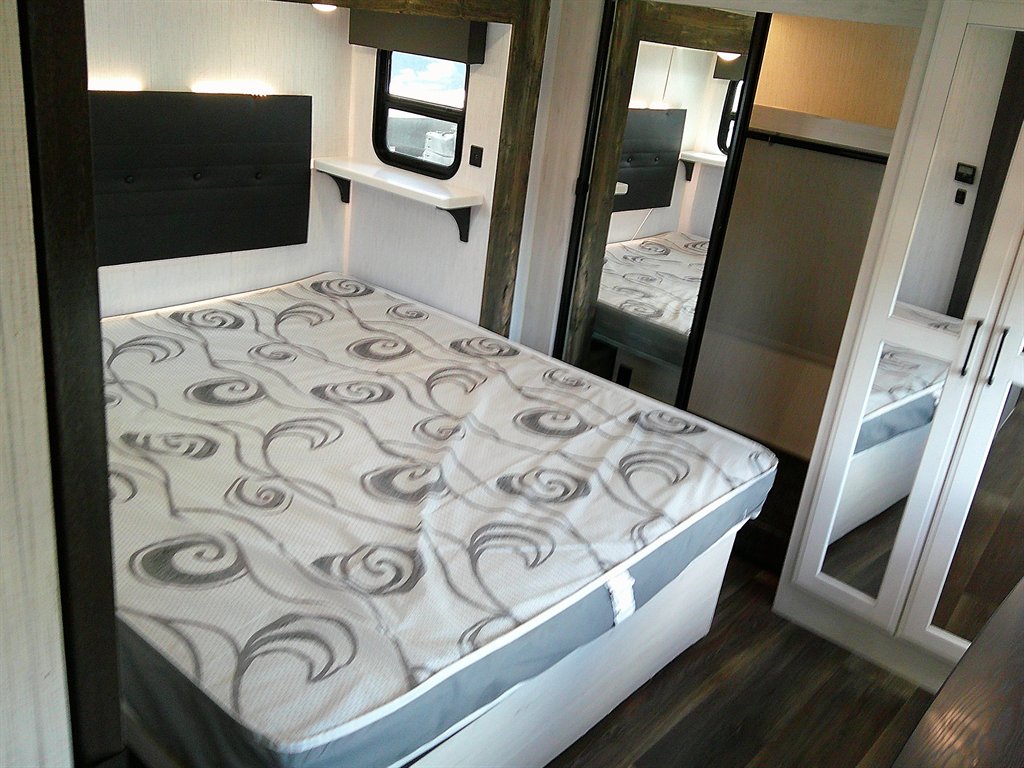 2022 Heartland Rv Bighorn, Bighorn Traveler, Big Country, & Landmark - $39,500