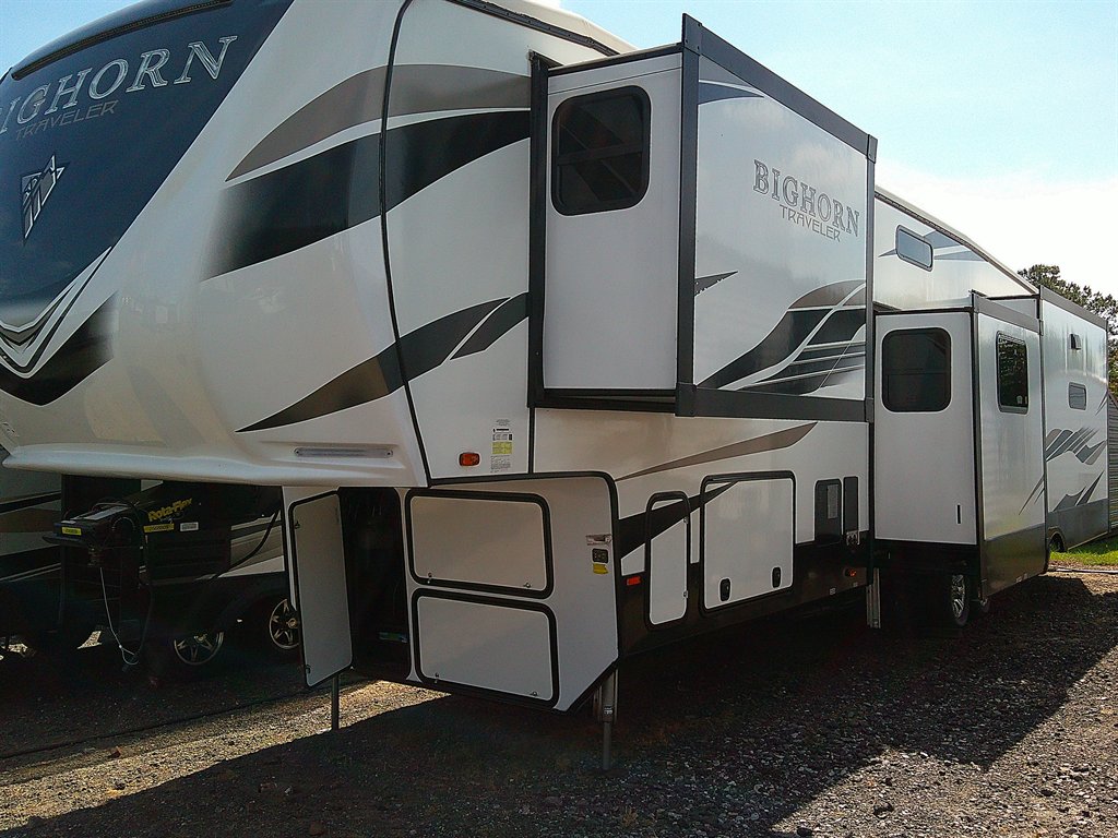 2022 Heartland Rv Bighorn, Bighorn Traveler, Big Country, & Landmark - $39,500
