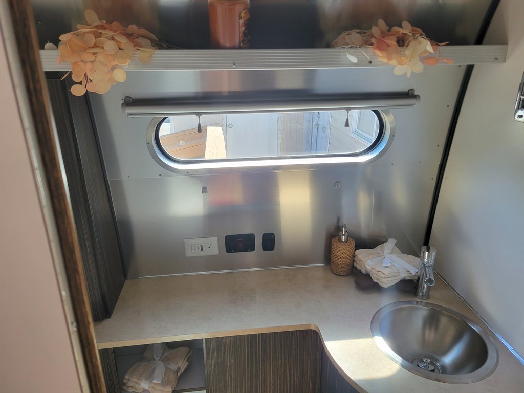 2019 Airstream Internatio 30rb Queen Signature - $69,995