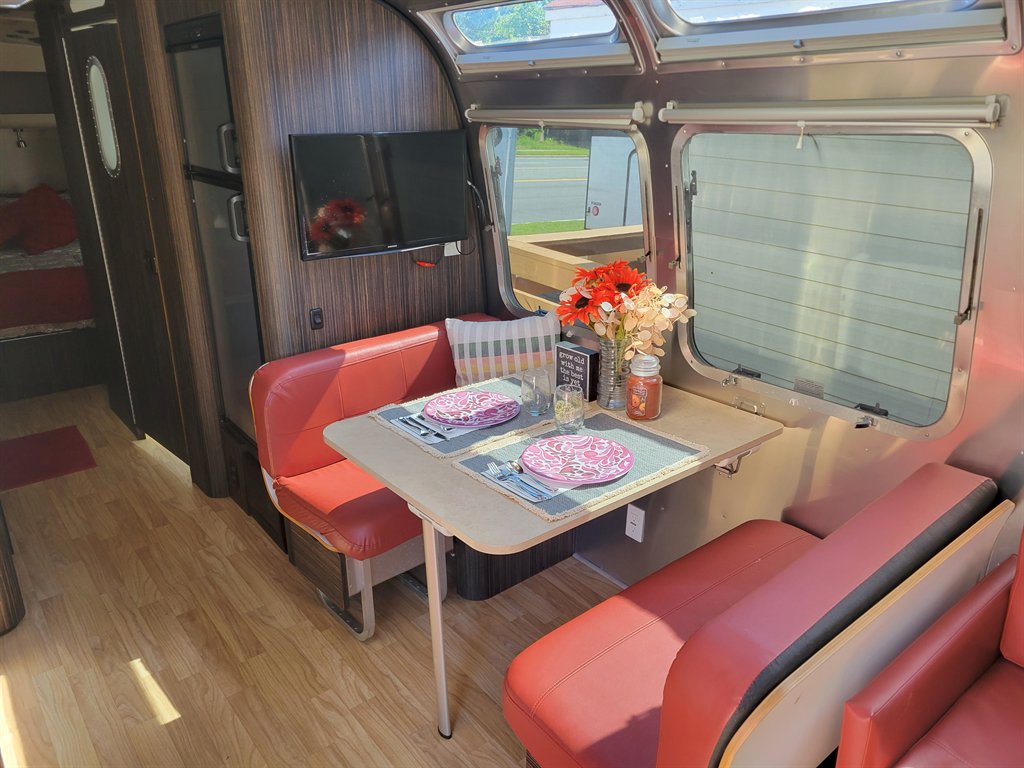 2019 Airstream Internatio 30rb Queen Signature - $69,995